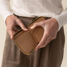 Unisex | Remi Zip Wallet | Caramel