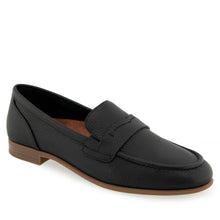 Winona Tailored Loafer | Black Pebbled Leather